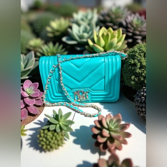 Badgley Mischka Small Quilting With Frame On The Cover Purse Green (New) - Picture 4 of 10